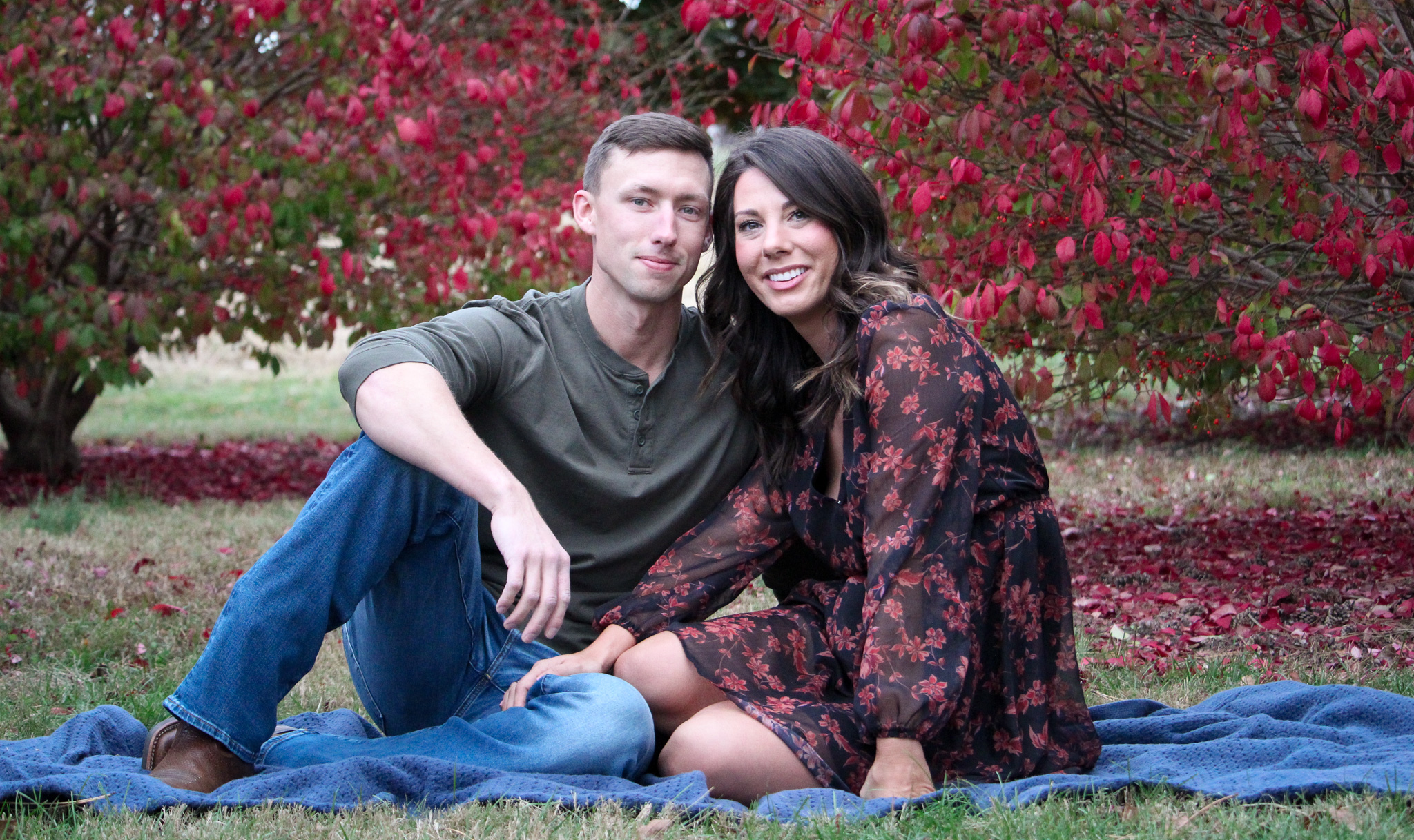husband and wife fall outdoor red trees photo
