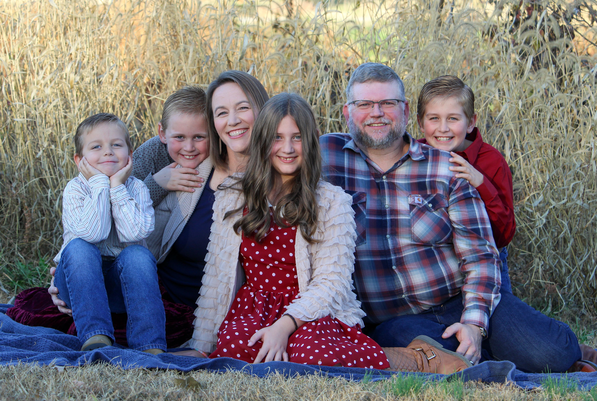 candid family fall outdoor photo